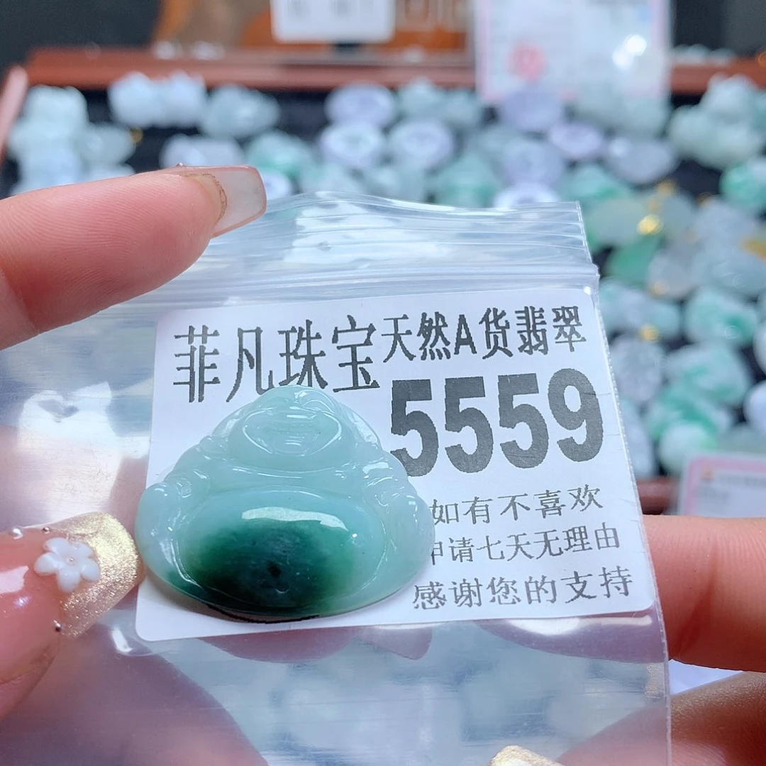 翡翠未镶嵌颈饰，