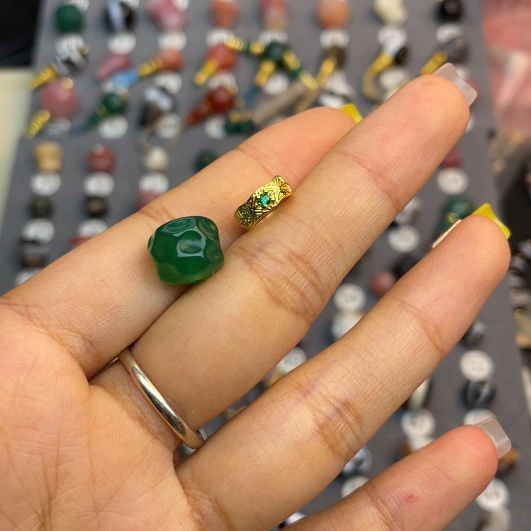 玛瑙/玉髓配饰合金萬****