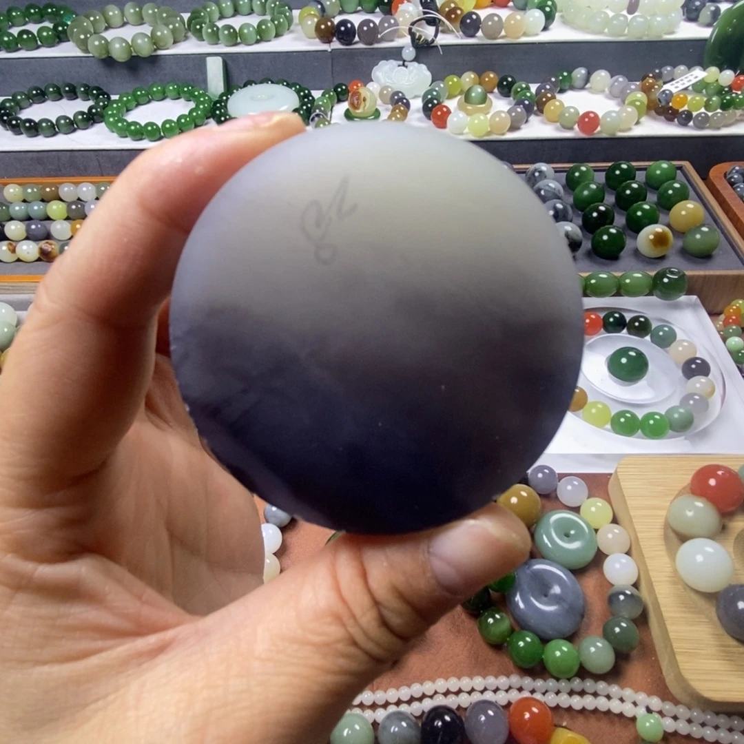 墨***辰和田玉未镶嵌颈饰