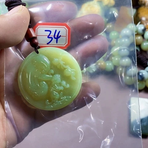 未镶嵌蛇纹石玉颈饰