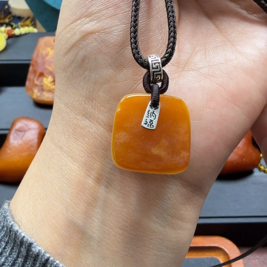 琥珀吊坠(赠链)未镶嵌