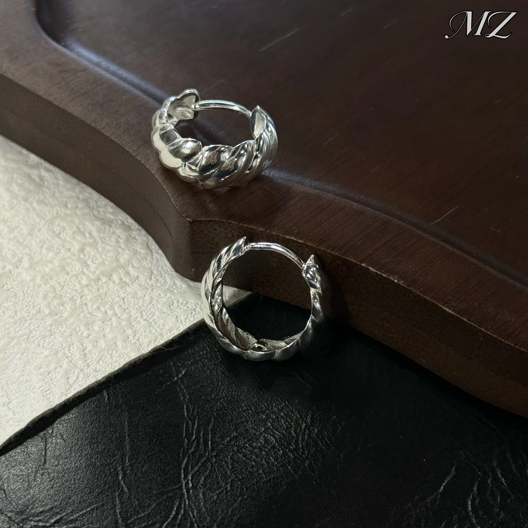 925银耳饰 日韩ins甜美可爱小众款生日礼物 -宽面牛角包耳扣0389