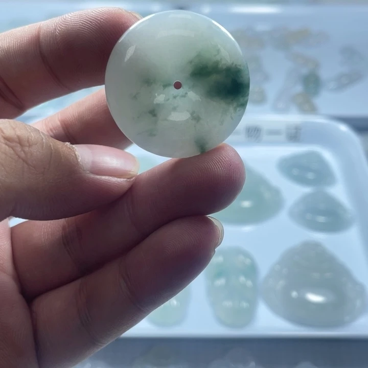 翡翠未镶嵌颈饰扣子
