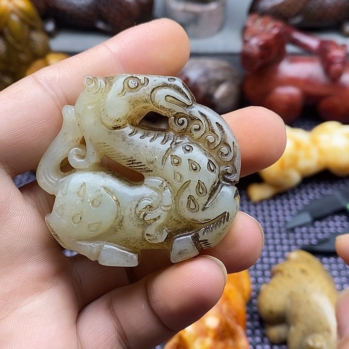 蛇纹石玉未镶嵌颈饰