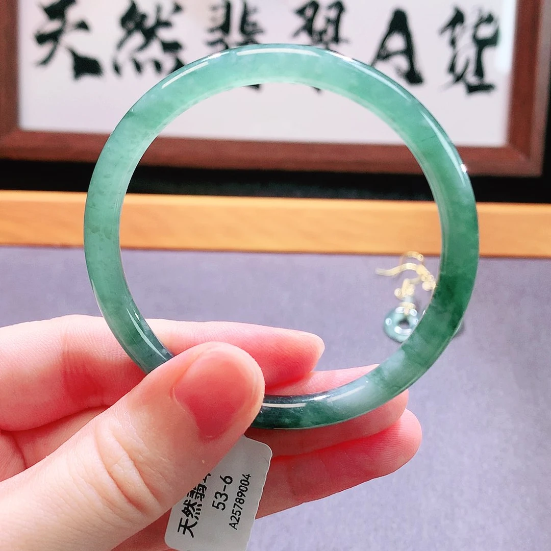 翡翠手镯未镶嵌天然翡翠