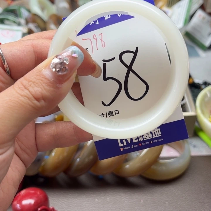 石英质玉手镯未镶嵌