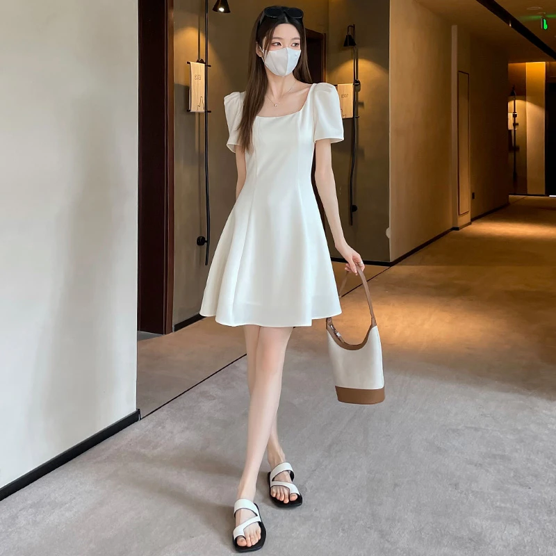 短袖连衣裙女小个子2025夏季新款法式高级感礼服裙超火收腰小白裙