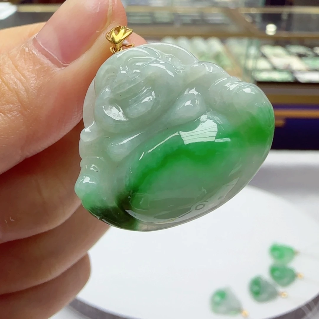 颈饰18K金镶嵌翡翠佛