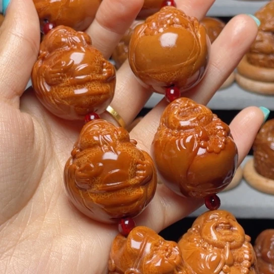 吊坠橄榄核?**?财迷手持3.3八颗