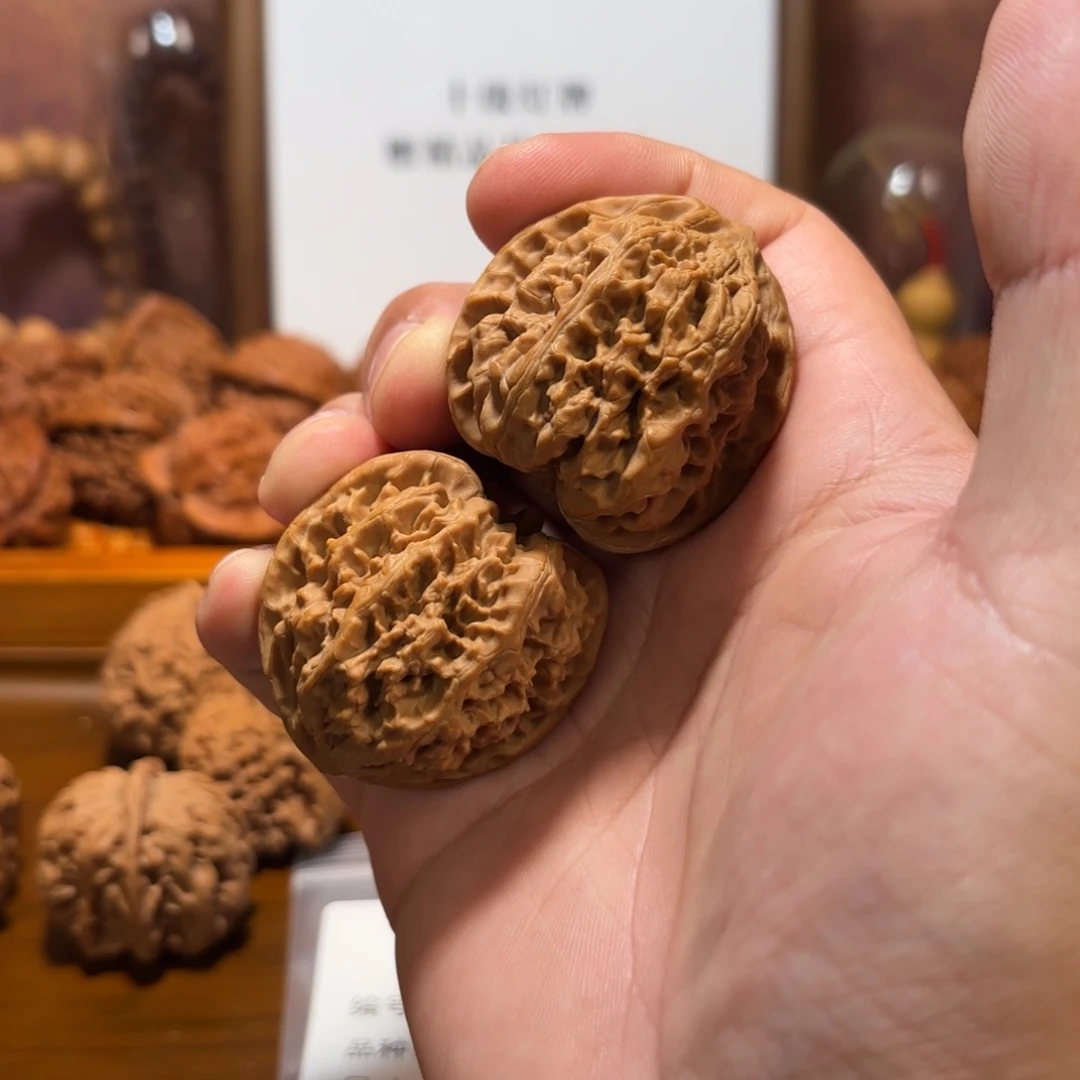 文玩核桃吊坠野牛Q5238