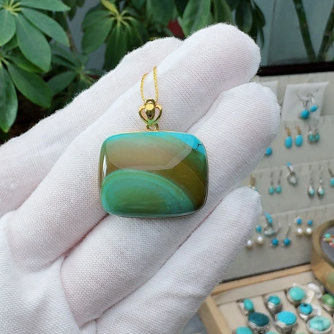 绿松石18K金镶嵌颈饰吊坠