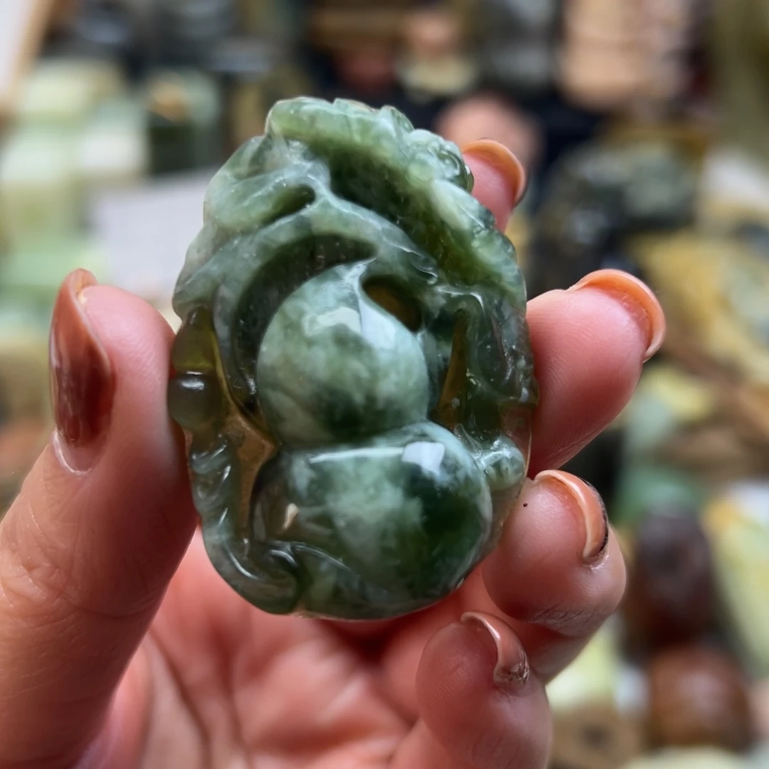 岫玉未镶嵌颈饰岫玉青提葫芦有瑕