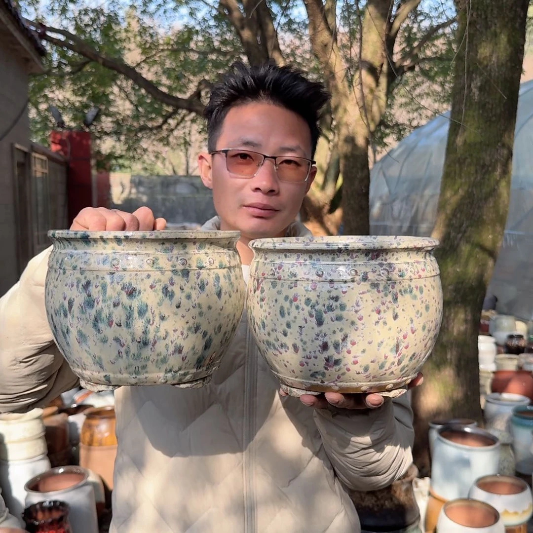 紫砂花盆口21高17（两个胖子脚脚彩色瑕疵