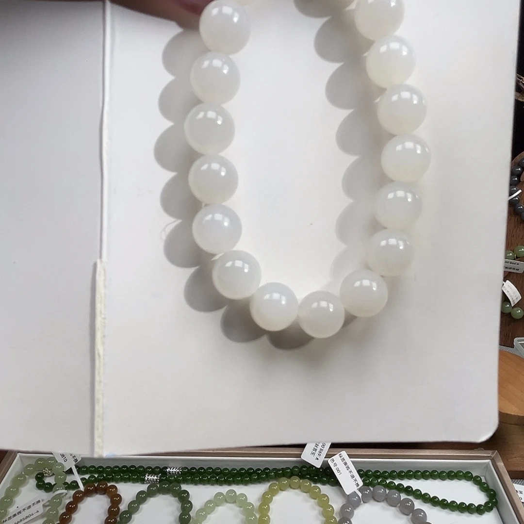 情***和田玉未镶嵌手串