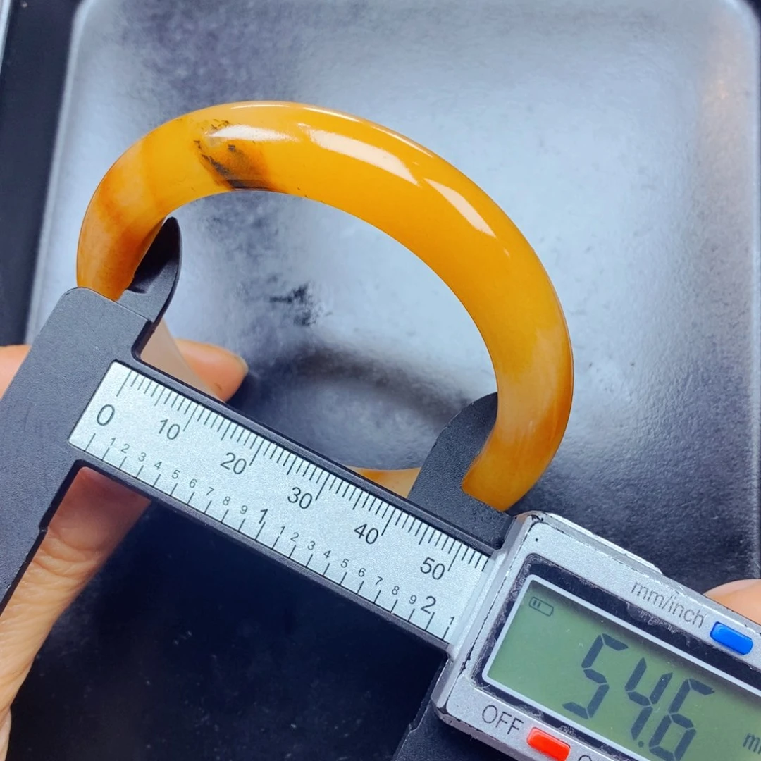 石英质玉（黄龙玉）未镶嵌颈饰