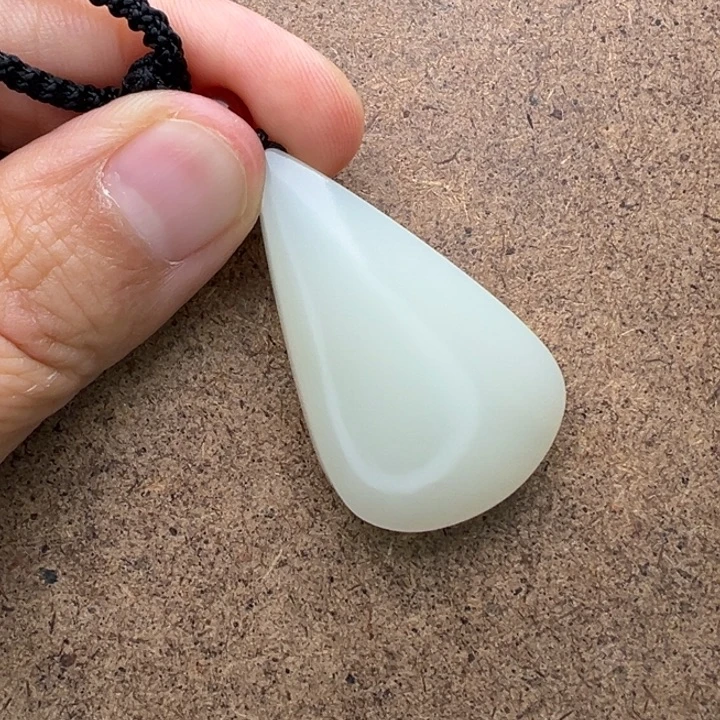 广***线和田玉未镶嵌颈饰