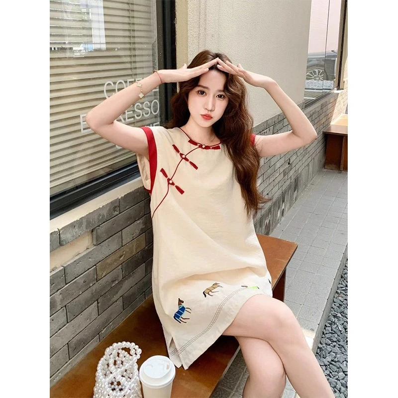 特大码300斤米白色轻国风盘扣卡通刺绣连衣裙女夏季少女感T恤裙