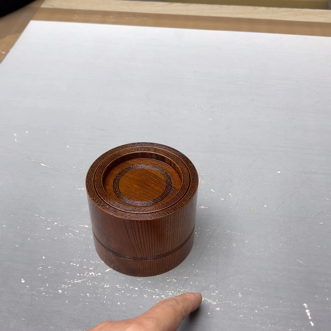 瓷片流*者密密麻麻地铺满一层