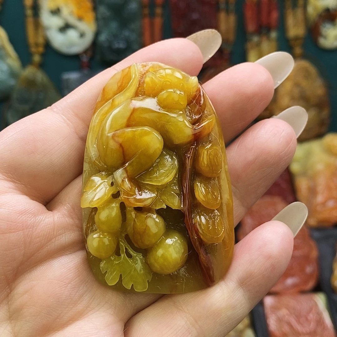 蛇纹石玉未镶嵌颈饰生肖猴
