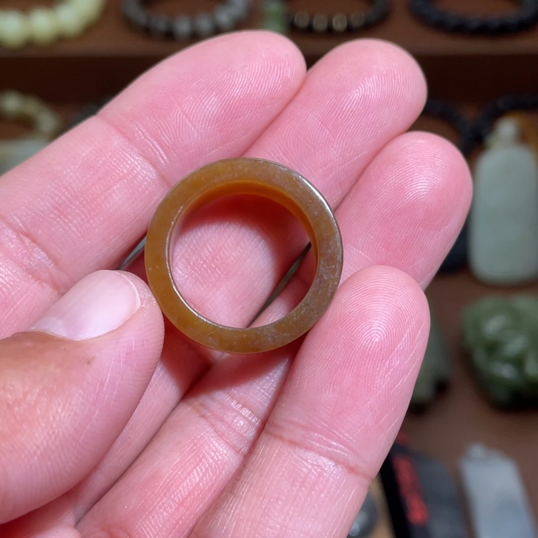 平***李和田玉未镶嵌颈饰