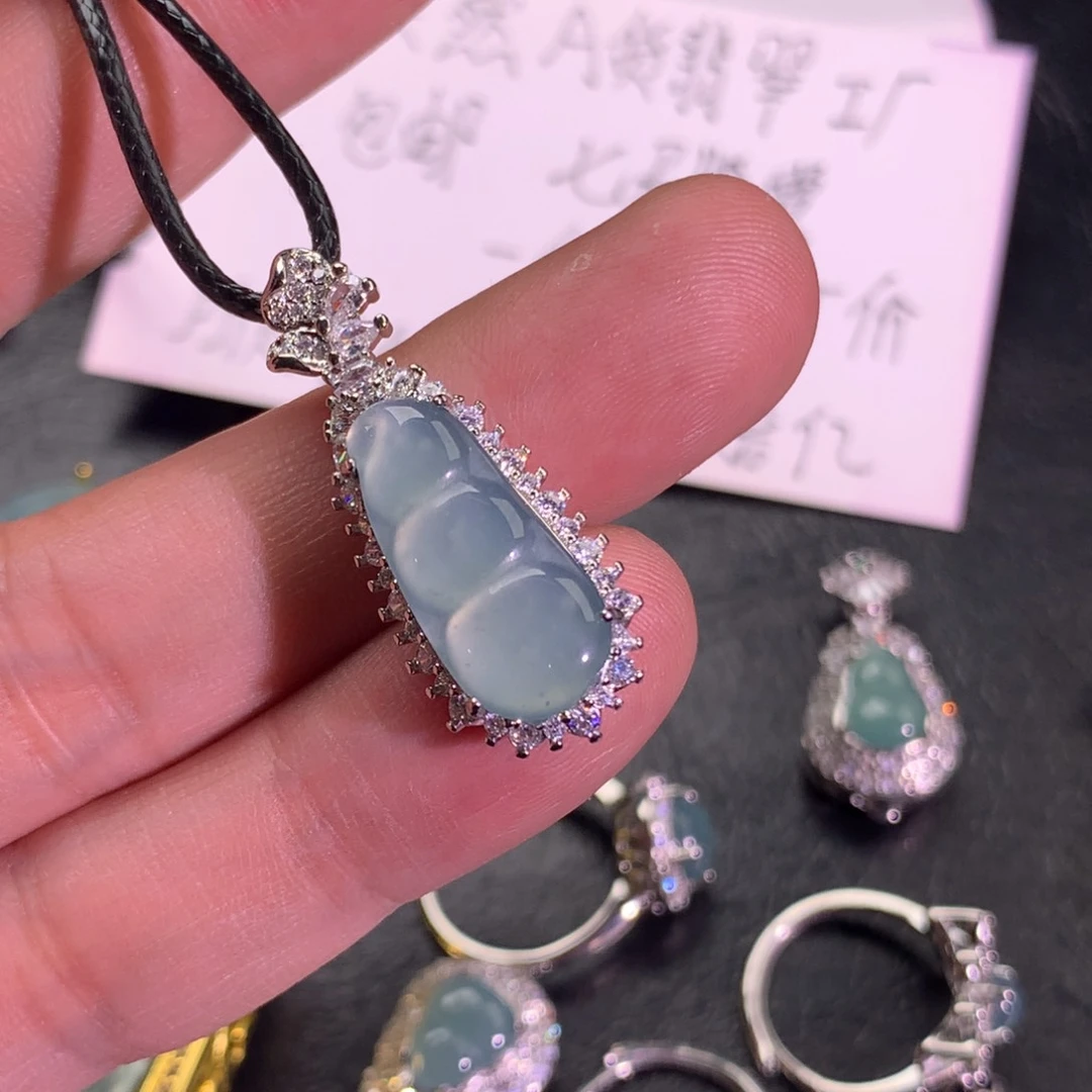 翡翠颈饰未镶嵌福豆