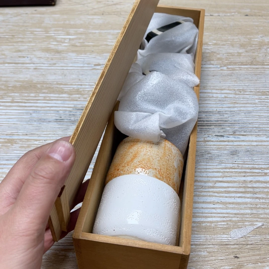 瓷片六****己密密麻麻地排列着一个