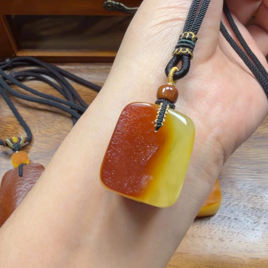 琥珀未镶嵌吊坠(赠链)