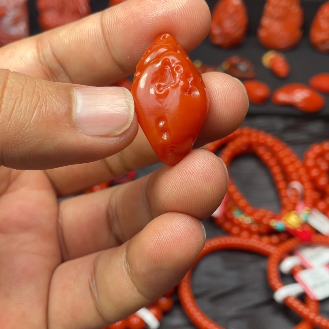 南红玛瑙未镶嵌颈饰大水沟随型吊坠