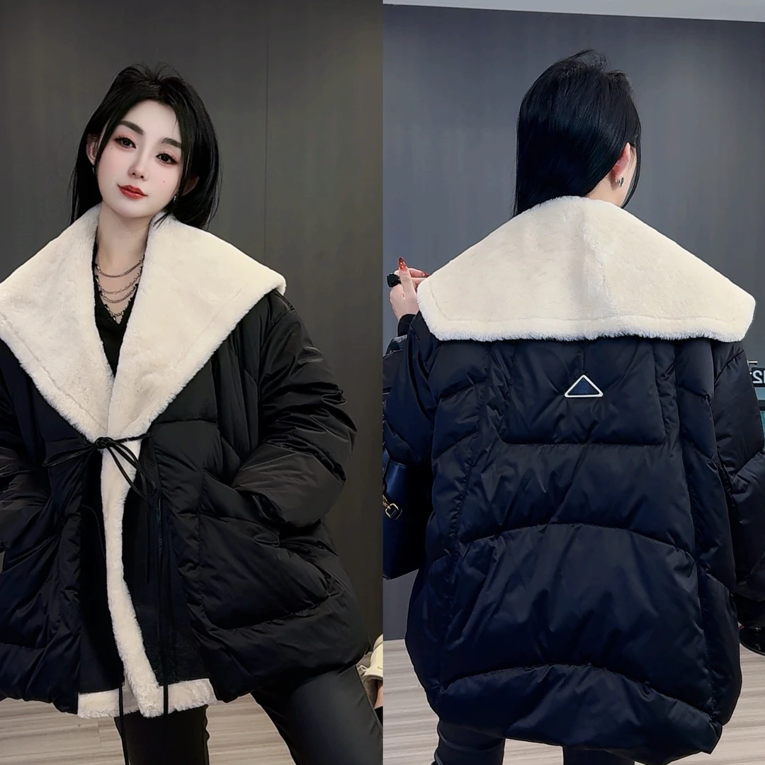 大翻领鹅绒羽绒服拼接皮毛一体外套女2024冬季新款开衫大口袋上衣