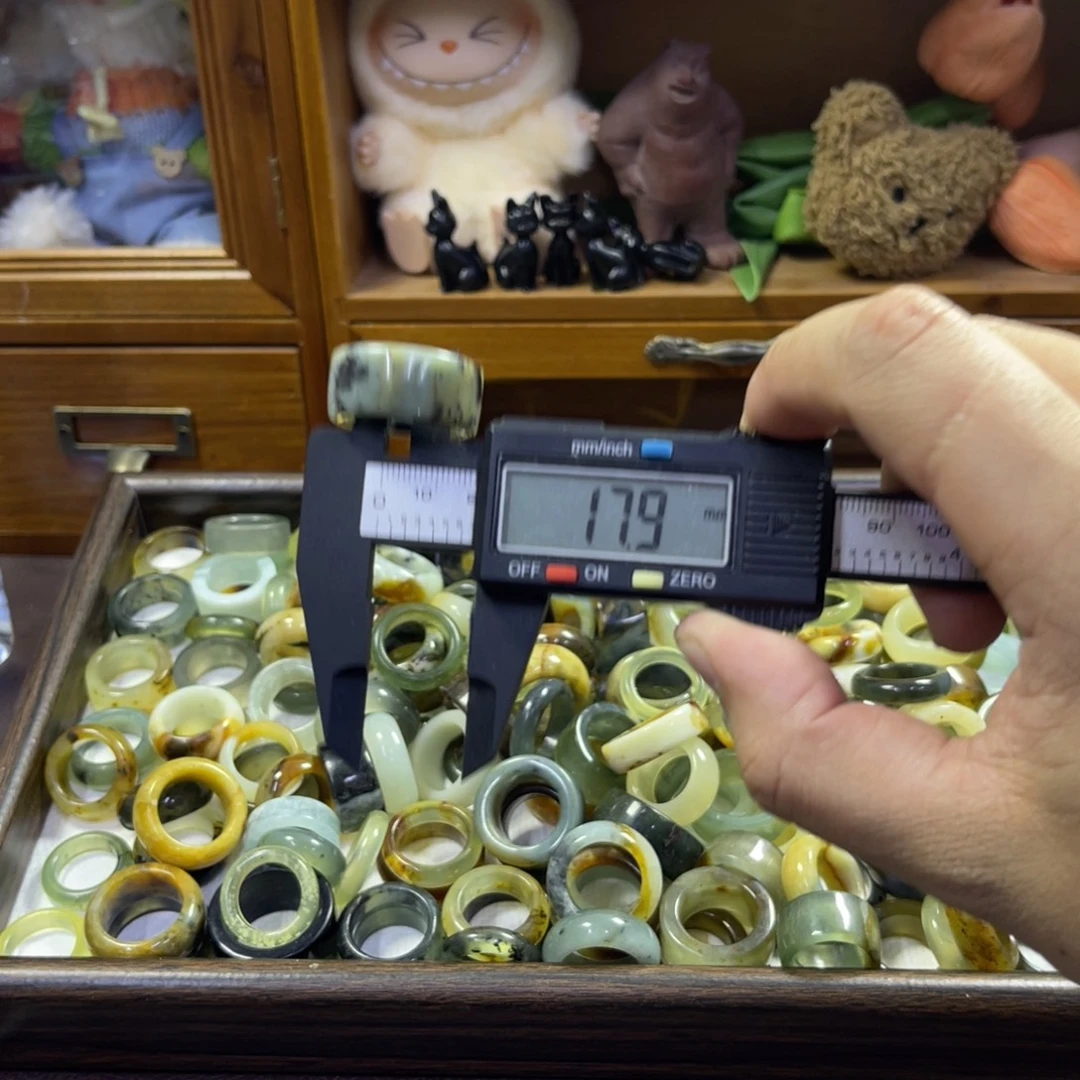 蛇纹石玉未镶嵌手镯252