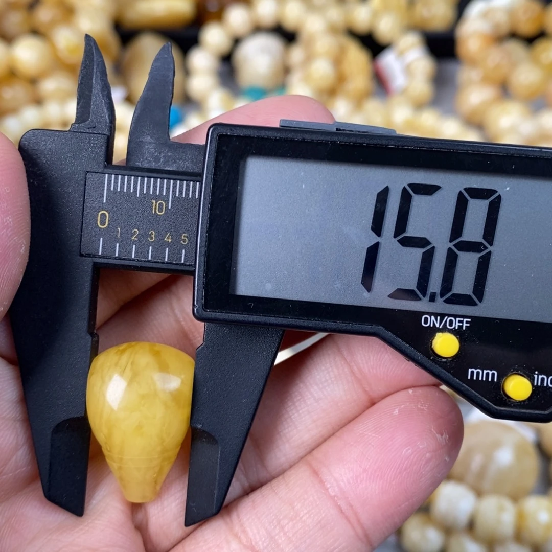 蜜蜡未镶嵌珠宝奇石有瑕疵 3.3g