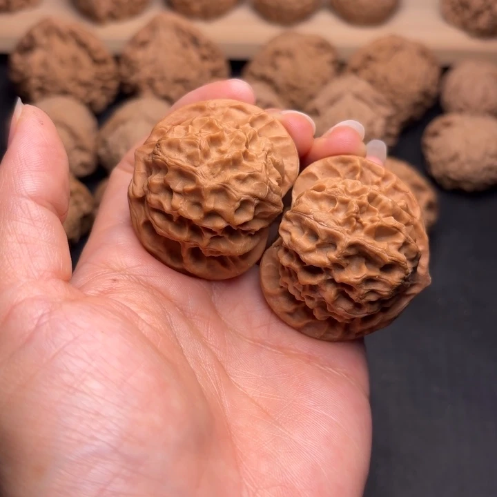 文玩核桃把件42龙鳞