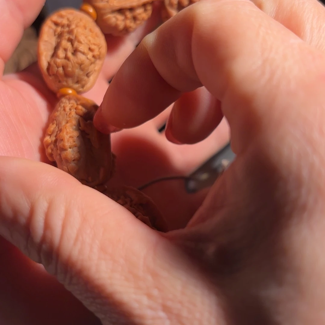 核桃绣花鞋手串手持全品