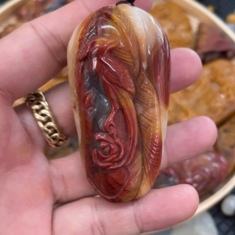 【闪购商品】石英质玉（黄龙玉）颈饰未镶嵌霍*姚