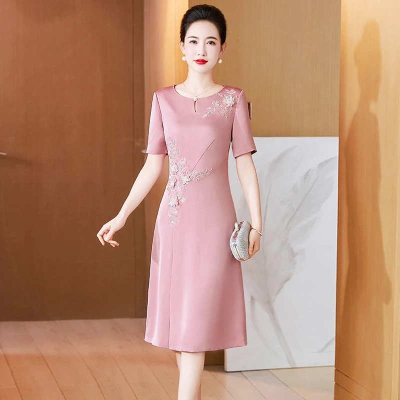 2025夏季新款年轻时尚妈妈婚宴礼服结婚喜婆婆高贵连衣裙平时可xy