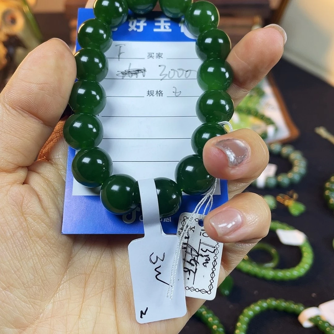 天***虹和田玉未镶嵌颈饰