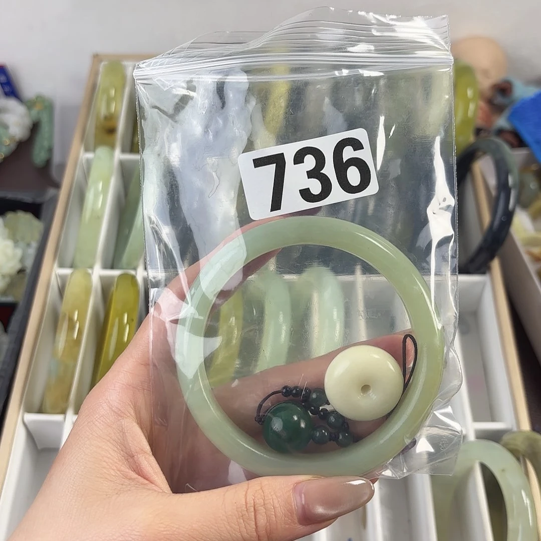 蛇纹石玉手镯未镶嵌?****了
