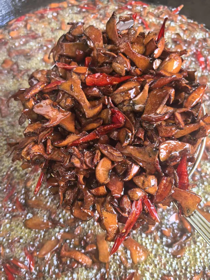 油淋野生黑牛肝菌深山食用菌云南特产美味山珍