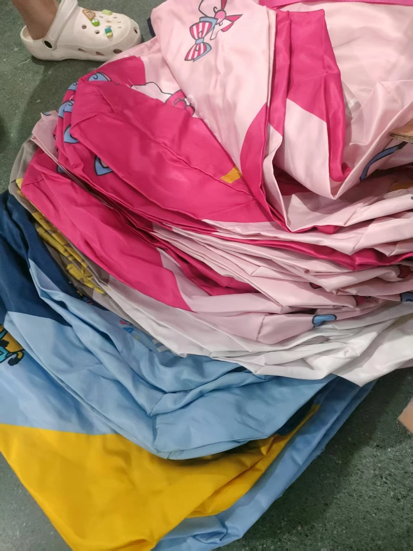 多色卡通手提包发2个