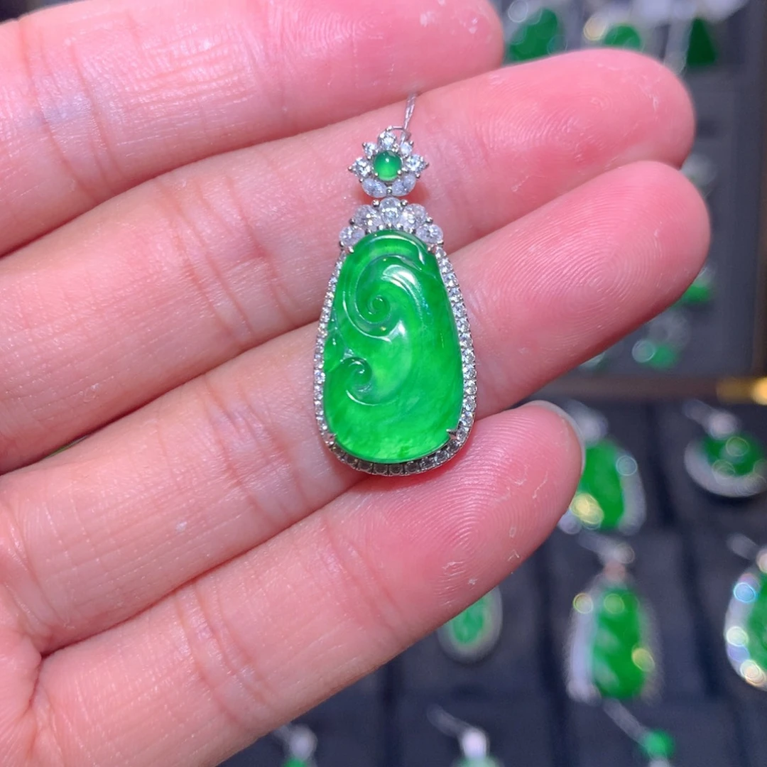 吊坠(不含链)18K金镶嵌翡翠如意