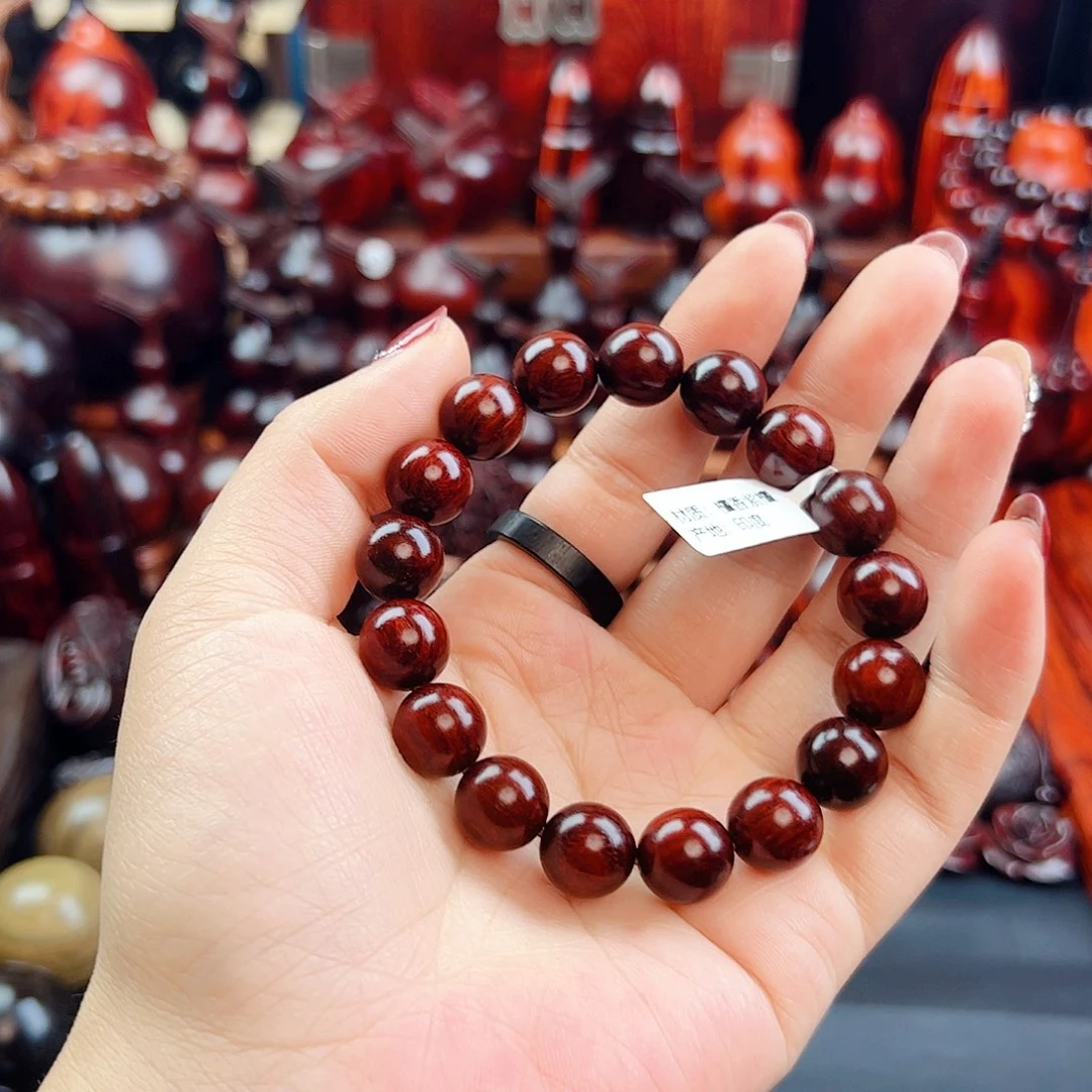 ****.小叶紫檀1.2珠串一条