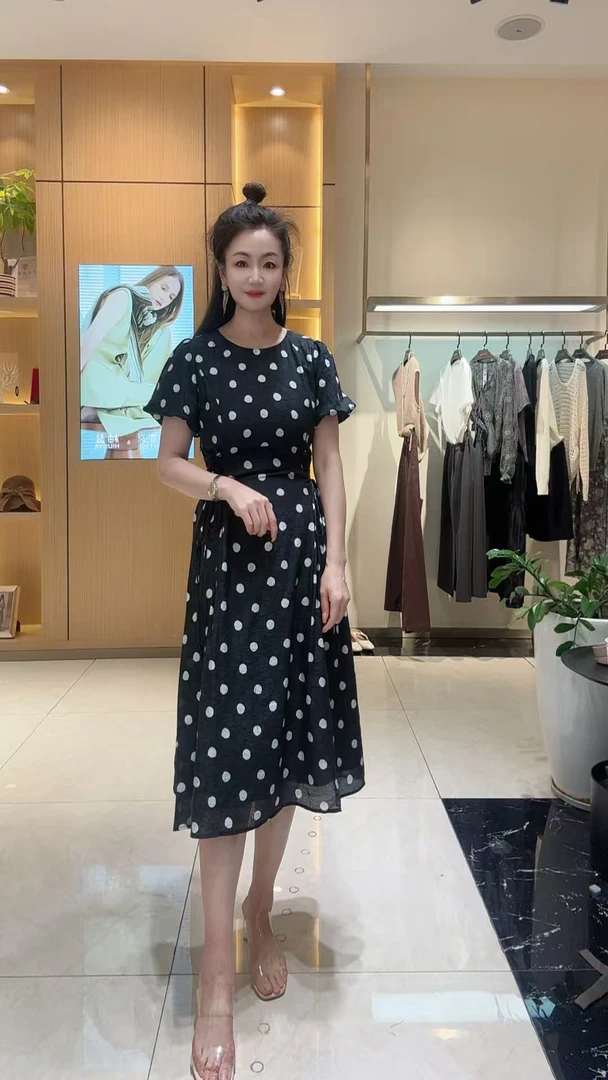 25217136【高斯雪岚】新款法式复古波点减龄显瘦连衣裙