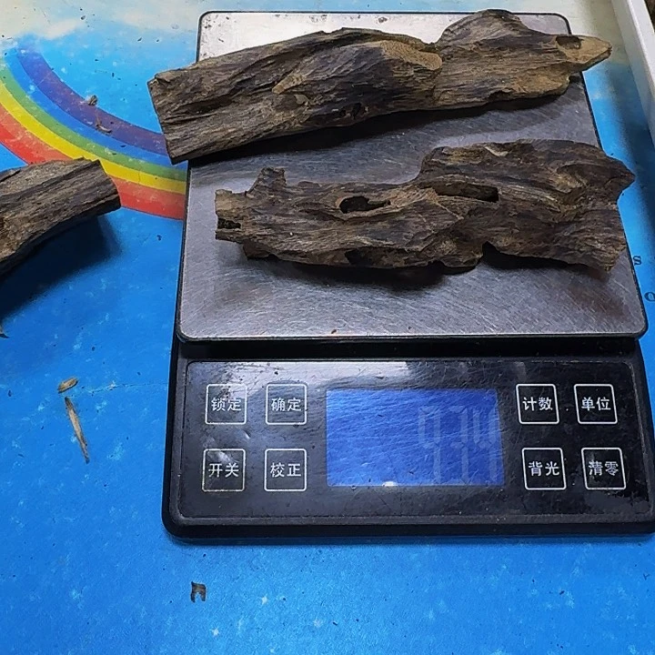 沉香木手把件老*死块料虫漏黑棋