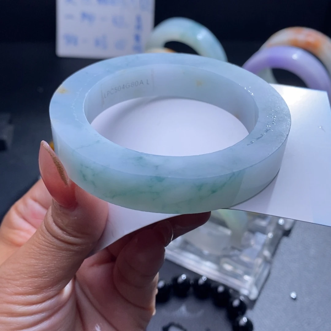 定制翡翠未镶嵌翡翠手镯