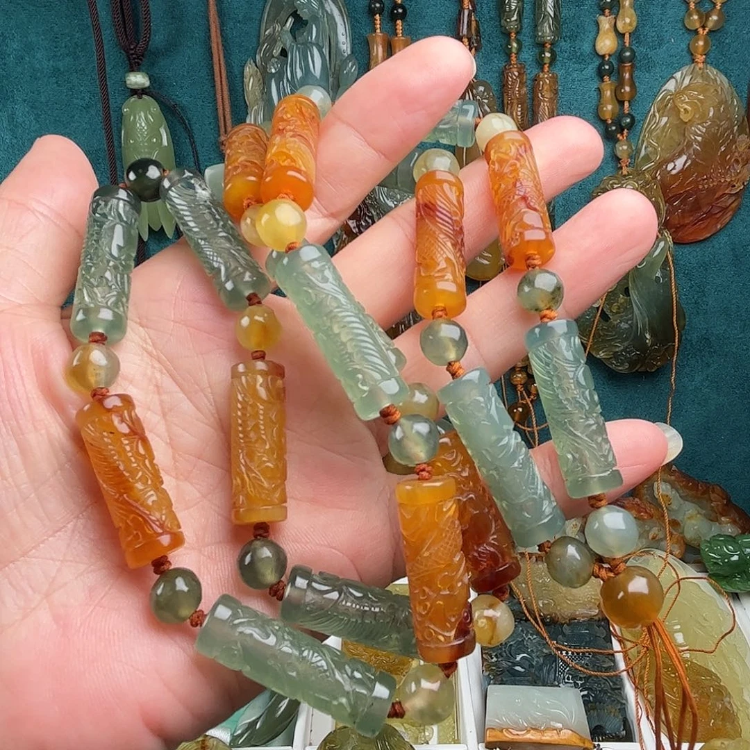 贵***哥未镶嵌蛇纹石玉颈饰