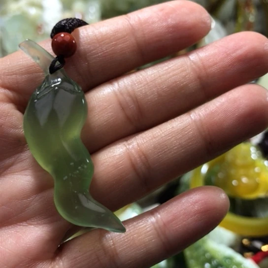 岫玉未镶嵌吊坠吊坠