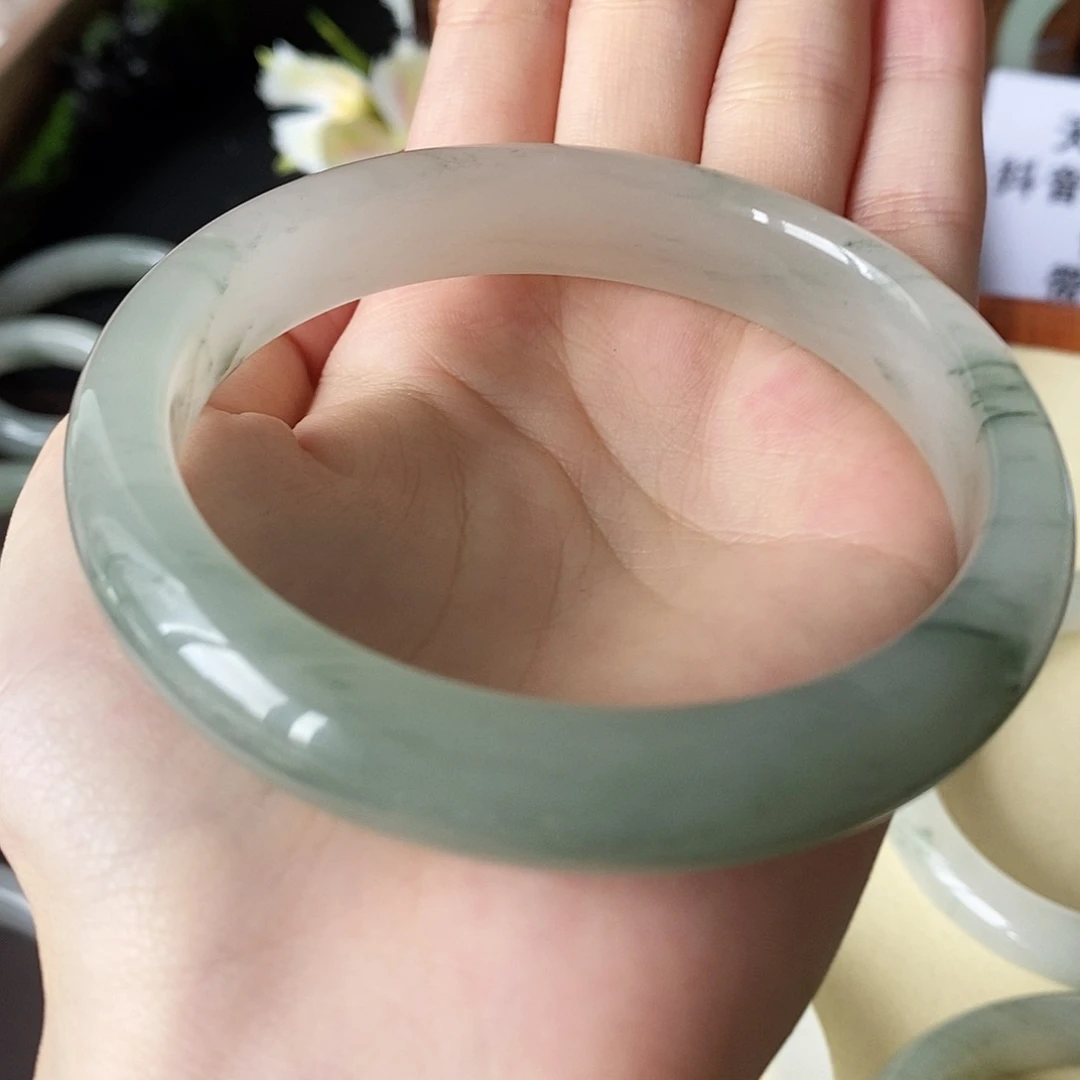 百***理未镶嵌手镯石英质玉