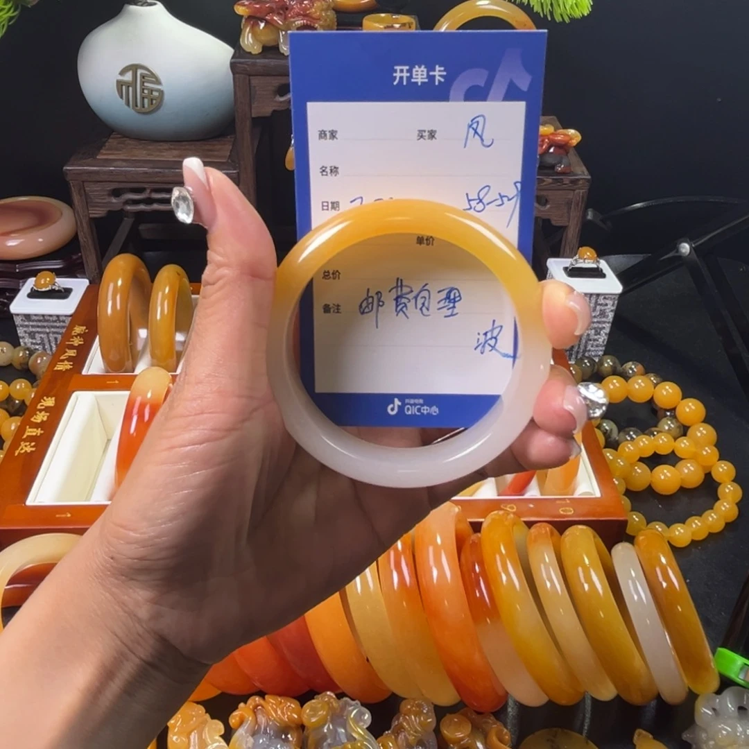 石英质玉手镯未镶嵌凤