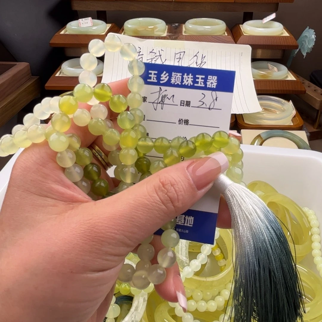 蛇纹石玉手串未镶嵌揪****?