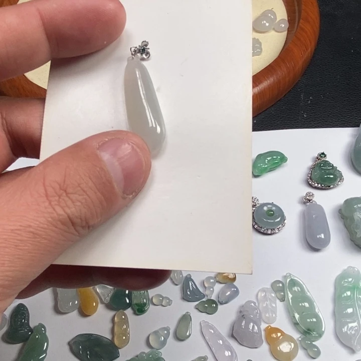 翡翠未镶嵌颈饰吊坠